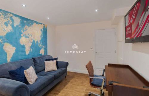 Spacious 5 bed Sunninghill with driveway parking - By Tempstay - Foto 20