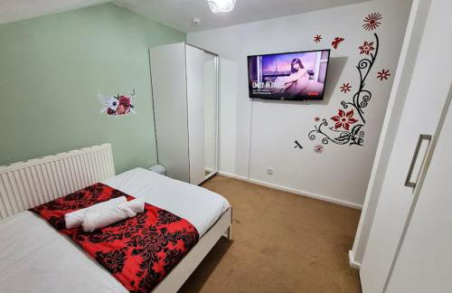 *F1*5GH* Setup for your most relaxed & amazing stay + Free Parking + Free Fast WiFi * - Foto 8