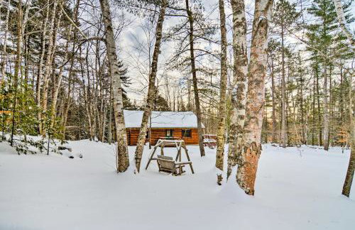 Cozy Manistique Cabin with Deck, Grill and Fire Pit! - Foto 26