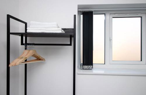 New Cardiff Bloc Exclusive Apartments By Prime Stays - Shops and Parking - Great for Groups and Families - Foto 37