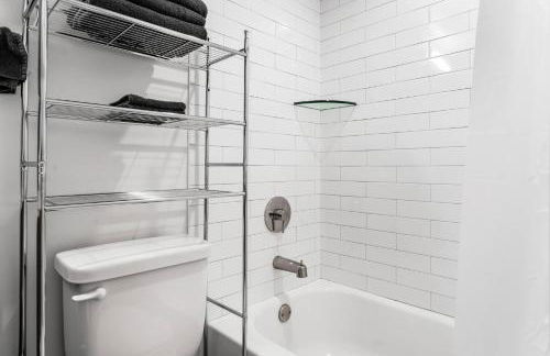 ~ The Billie ~ Cozy | Rooftop | Ponce City Market - Foto 15