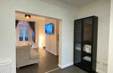 A spacious & modern 3-bed home - Foto 16
