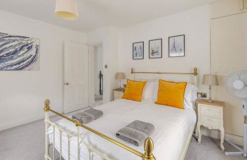 The Old Bank Beautiful Cotswold House with Huge Garden - Photo 24