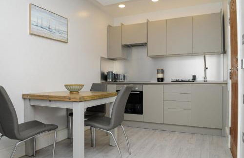 Luxury 5 Star apartments, Parking, Garden, near Metro Stations 10-15mins to London - Foto 38