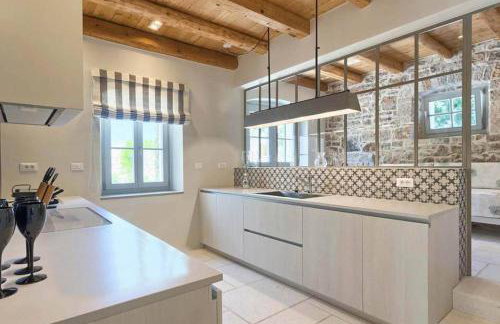 Villa Charlotte for 14 persons with 73m2 Pool in Central Istria - Daily Housekeeping & Breakfast Service - Foto 39