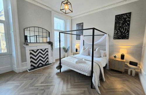 Luxury central apartment w/ 3 beds + 24hr check-in - Photo 1