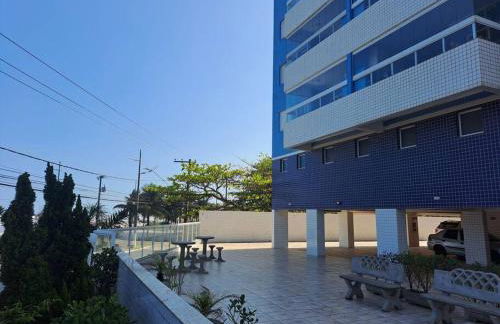 Apto aconchegante beira mar com ar no quarto - Foto 27