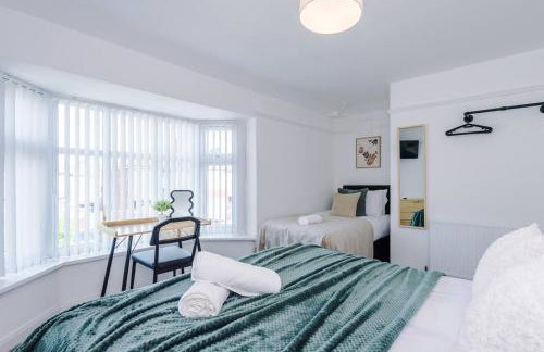 Comfortable & Spacious 3BR House near Coop Live Arena & Etihad Stadium with free Parking - New Management Since Jan '26 - Foto 9