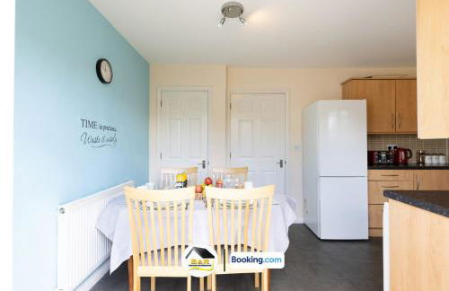 3 Bedroom House By B and R Serviced Accommodation Amesbury With Wifi & Free Parking - Foto 4