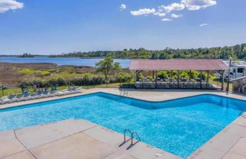 Unique Cabin Near Surf City with Loft and Parking - Foto 9