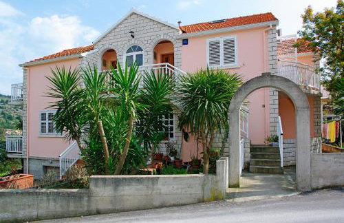 Apartments Julija - Photo 1