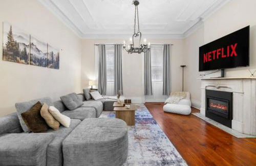 Allentown 5 BR House Free Parking No Chores! - Photo 1