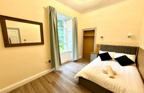 The Handy Hub Luxury Victorian Apartment - Fast WiFi & Central Edinburgh - Photo 6