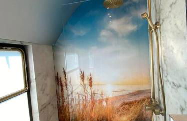 Gleis 1, Eisenbahn Waggon mit Whirlpool und Ofen - Foto 12