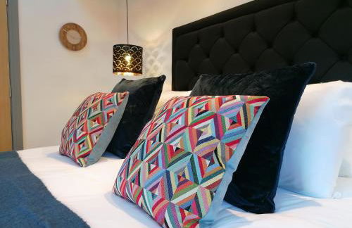 1 bedroom suite in Holt with parking - Photo 1