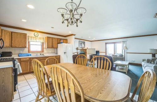 Spacious 4BR Lakefront Cottage - Perfect for Groups - Foto 10