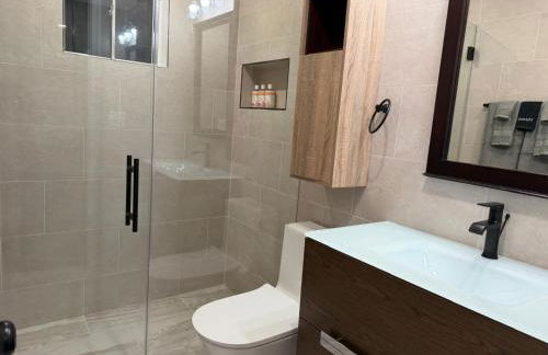 Spacious 5 bedroom single family home sleeps 12 with driveway near DC - Foto 21