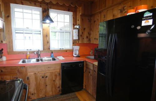 Classic Lake Home on Torch Lake - Foto 41