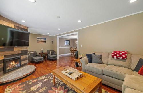 Lake Escape Family & Pet Friendly with Dock Access - Photo 27