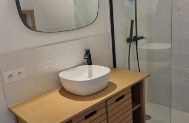 Superbe Studio Rénové les pieds dans l'eau! - Foto 9