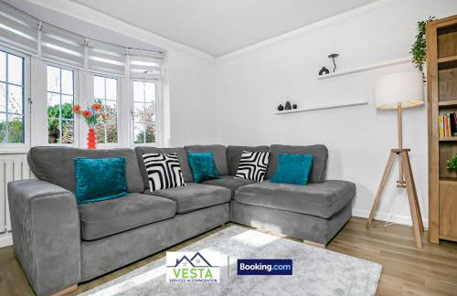 Three Bedroom House By Vesta Serviced Accommodation & Short Lets Borehamwood With Free WiFi & Free Parking - Foto 17