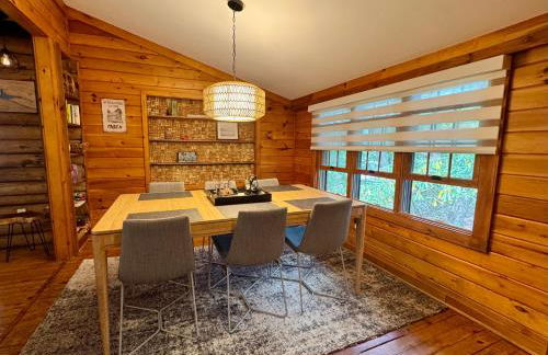 Lakefront Cabin with Hot Tub, Views & Fireplace - Foto 9