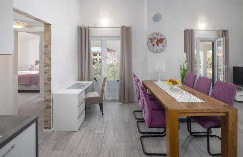 2 Bedroom Lovely Apartment In Nova Vas - Foto 5