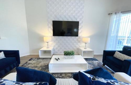 556 Gorgeous home with Pool and Spa Not Overlooked at Back 3 Bedrooms and 2 Full Bathrooms - Foto 22