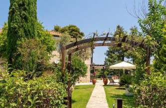 Eco Stone Villa with Private Pool and Jacuzzi - Photo 40