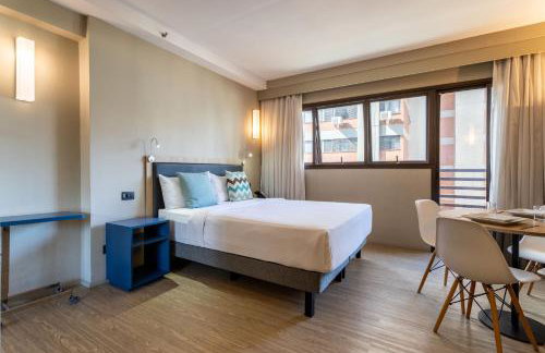 Charlie Alphaville - Foto 30