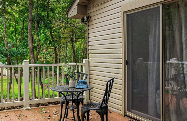 Frolic on Fern by Avantstay Enclosed Deck w/ Forest Views, Bar - Foto 96