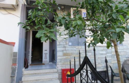 Isalos Urban Oasis Thessaloniki - Tranquil Garden Retreat - Walk to City Center - Free Easy Parking - Near Helexpo & University - Foto 16