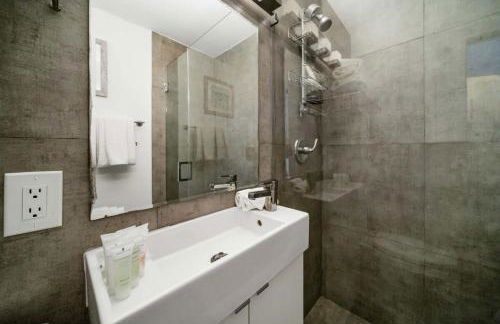 Beach Bae -Deco Studio Steps from the Ocean - Foto 9