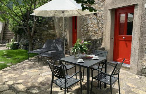 1 Bed Cottage Sleeps 4 Private Garden - Pool - Photo 19