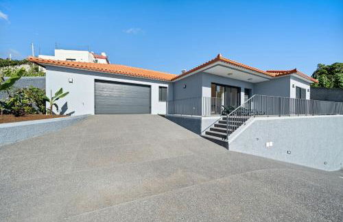 Calheta Paradise Holiday Home - Free Parking & Views - Photo 1