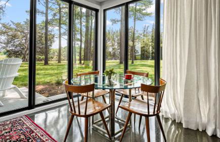 The Porter's Barn - fancy little waterfront home with deep-water boat dock and firepit - Foto 12