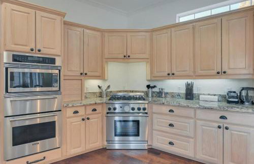 Gorgeous Vacation Home w Private Pool - Photo 23