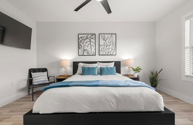 Relaxing 2BR Florida Home Close to Beach - Photo 6