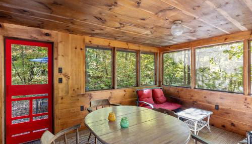 Charming Cabin in the Trees for a Getaway near Hanover, New Hampshire - Foto 3