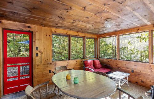 Charming Cabin in the Trees for a Getaway near Hanover, New Hampshire - Foto 3