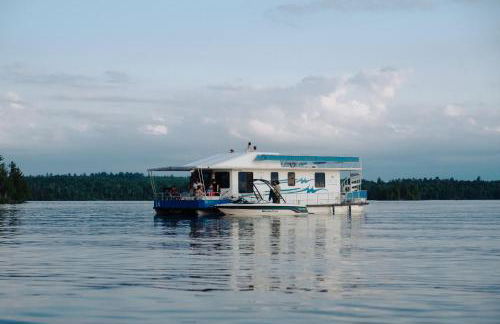 Luxury FlyBridge Houseboat - Captain Choice - Premium Wilderness Cruising - High Internet Speed - HB14 - Foto 6