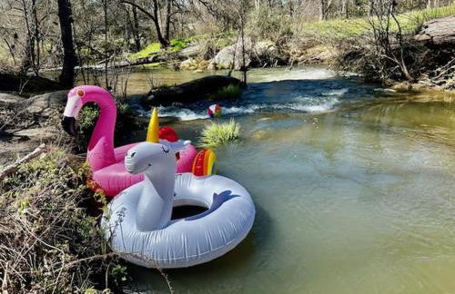 Creekside Suite Sleeps 2 Creek frontage Bbq - Foto 11