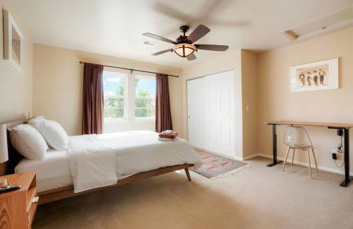 Denver Retreat Home with Stunning Lake, Mountain Views and Luxury Amenities - Foto 36