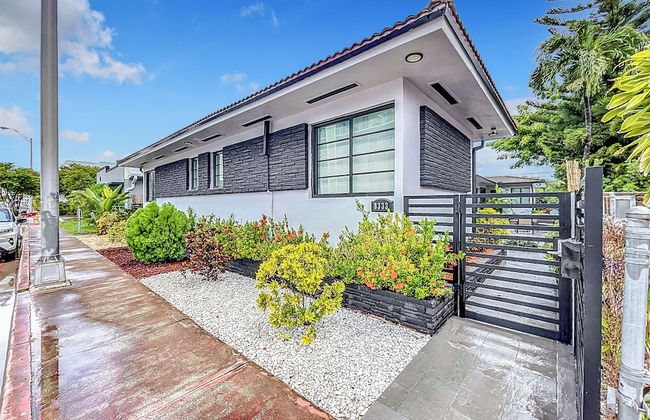 Los Patios Home Suites - Photo 1