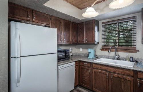 Horsin Around-cabin With A Peaceful Covered Deck - Foto 29