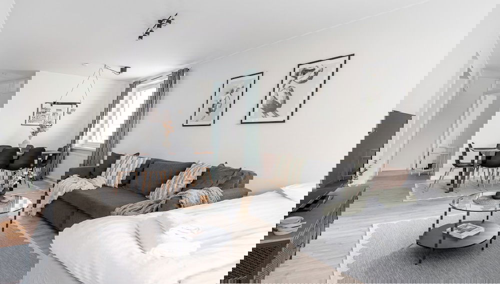 Spacious Downtown Apt with Balcony that Hosts 10 - Foto 1, Profilbild