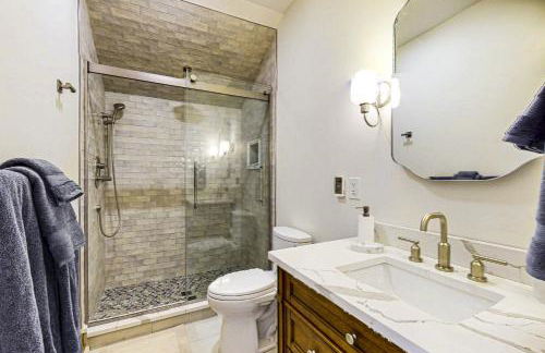 Less Than 1 Mi to Lake George! Family Retreat with Deck - Foto 28