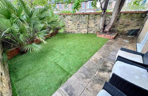 Spacious 3-Bed Home with Garden, Private Parking, Smart Tv's, Fast Wi-Fi - Foto 2