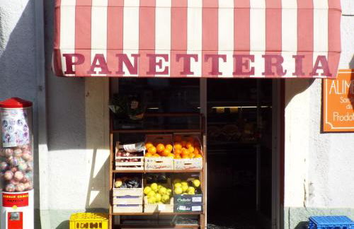 Casa Valentino in Via Liberale Isolabona Sleeps 8 Isolabona Italy - Foto 28