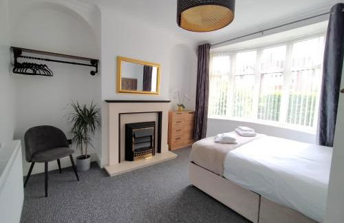 Moonlight House - sleeps 7, driveway, garden - Photo 10